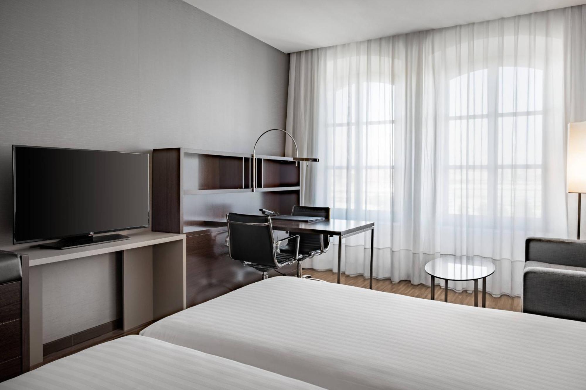 Ac Hotel Torino By Marriott Esterno foto