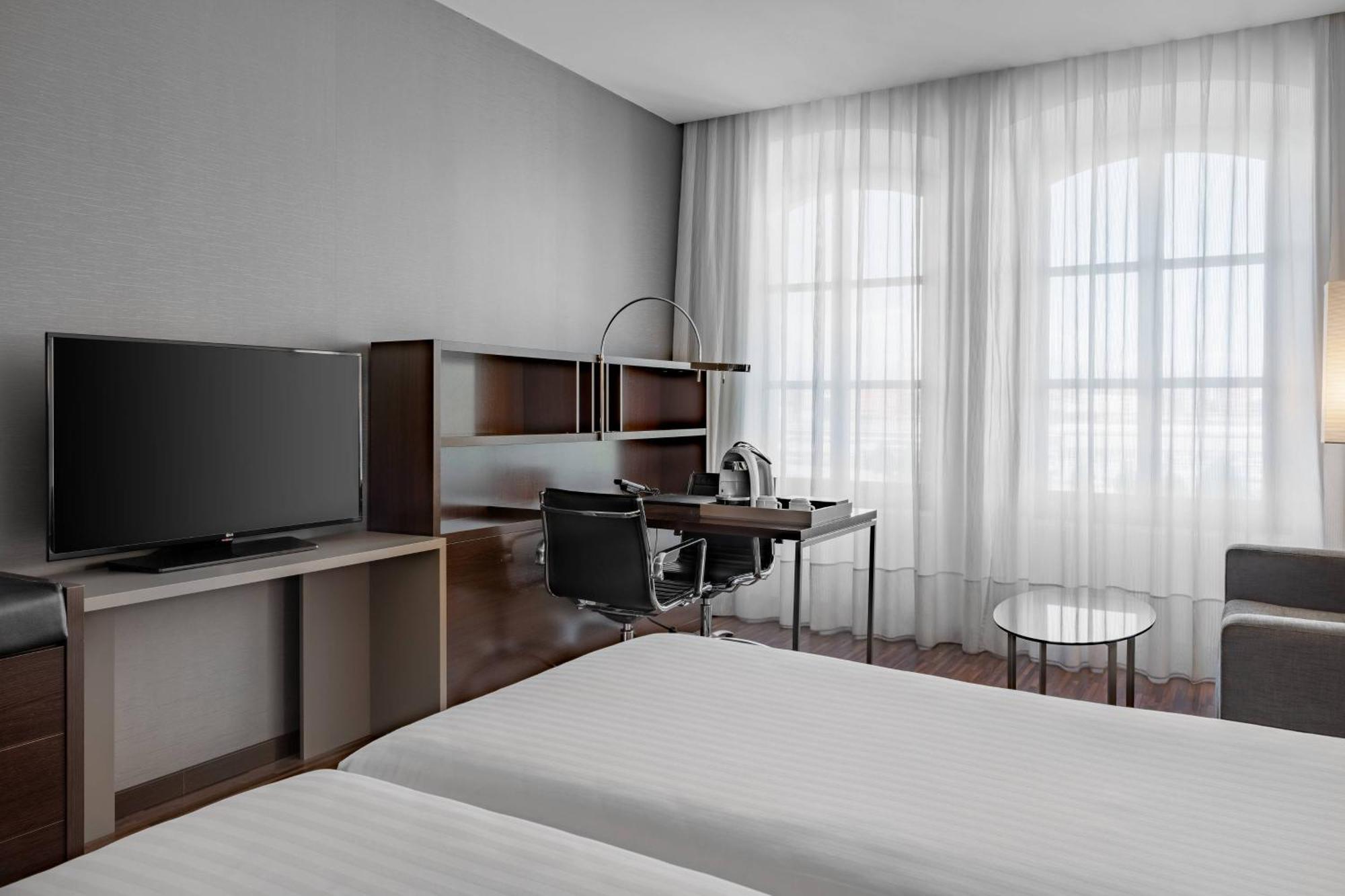 Ac Hotel Torino By Marriott Esterno foto